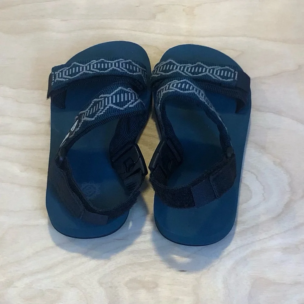 Reef Kids' Green and Black Strap Sandals Size 2 Casual Summer.